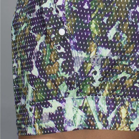 Lululemon Spring Break Away Short in Floral Sport White Multi - Picture 7 of 12